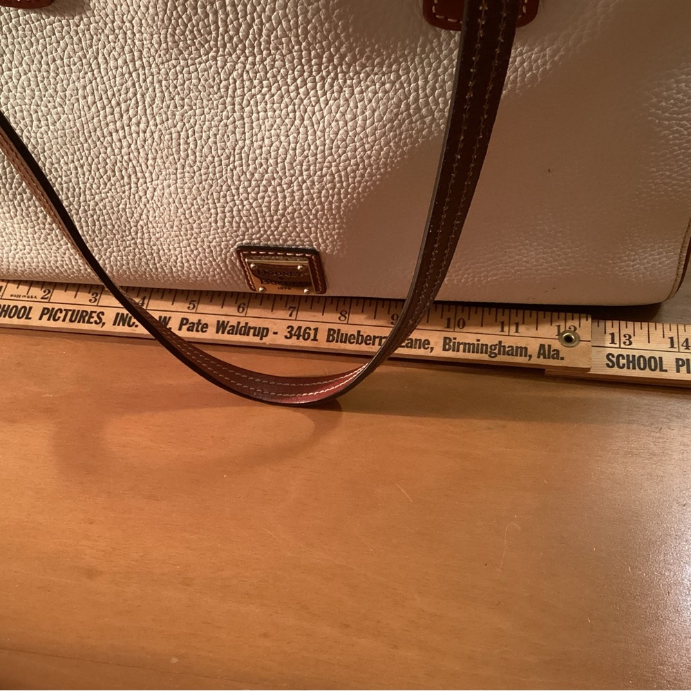 Dooney &  Bourke white leather large tote.  Exc. condition. - Picture 7 of 12